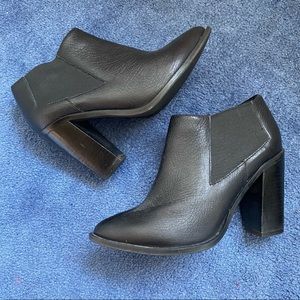 Steve Madden Black Leather Ankle Booties Size 6
